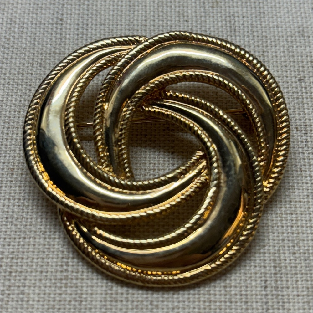 Vintage Gold-tone brooch